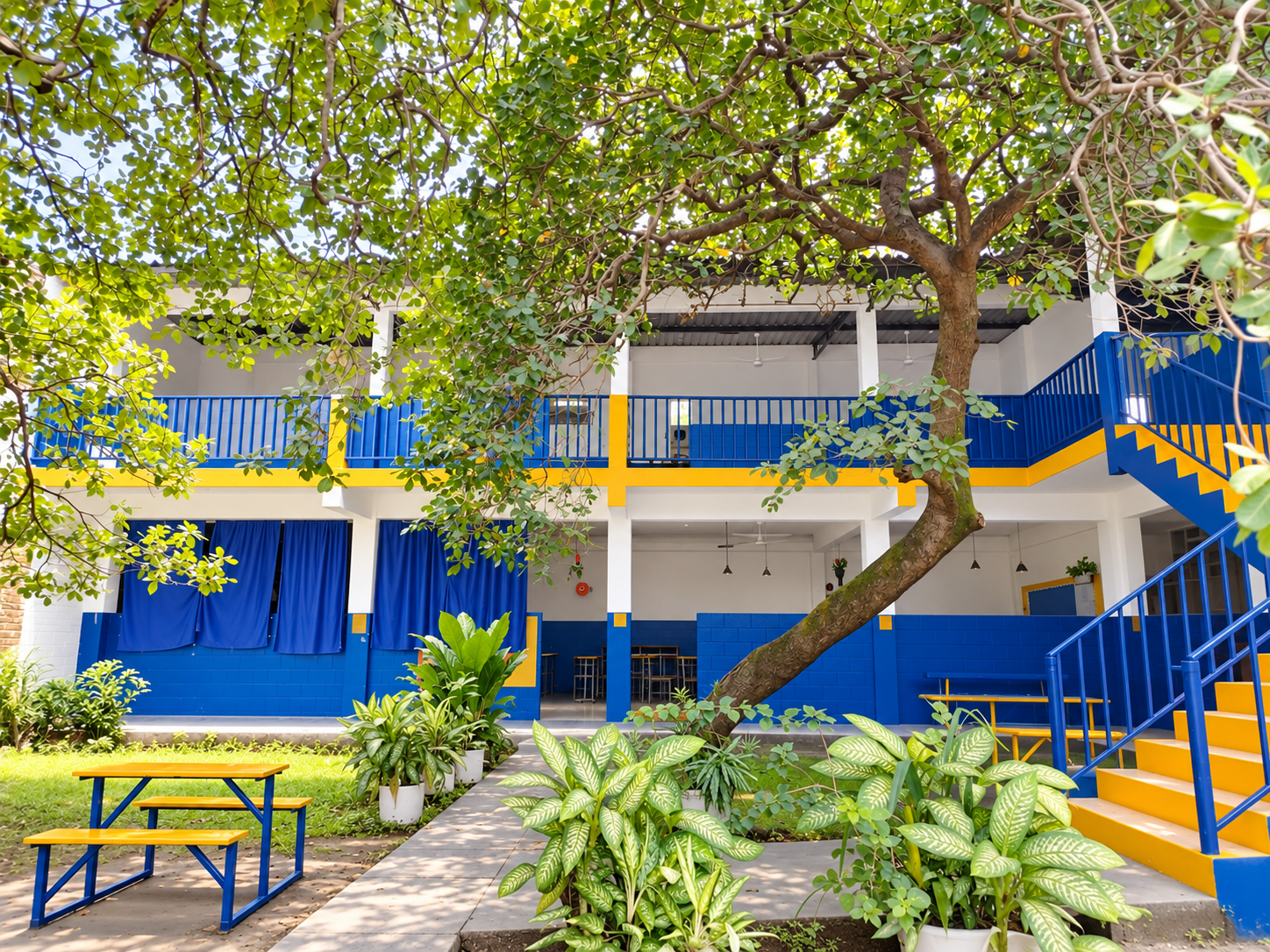 Patio central del Instituto Politécnico Sonsonate